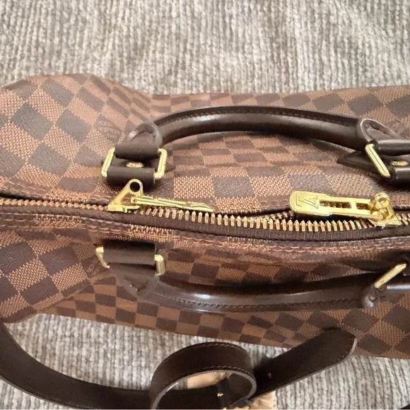 Speedy Bandoulière 30

Damier Ebene Handbag Louis Vuitton ® - Picture 6 of 10